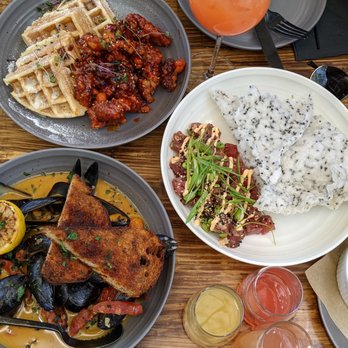 Benchmark - Pei Chorizo Mussels, Gochujang Fried Chicken + Waffles, Ahi Tuna, Artichoke Fondue, Bottomless Mimosas - New American Near Me - Santa Ana, California