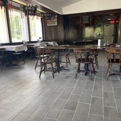 New Golden Gate - Dinning room. Place was empty. Very quiet.