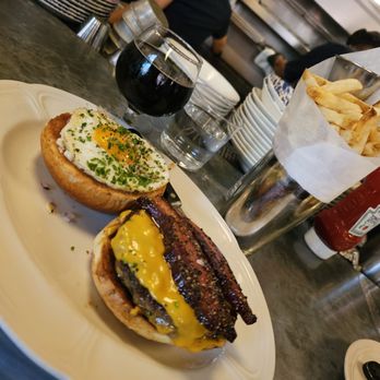 Au Cheval - Cheesebu Single Cheeseburger w/ egg & bacon. HANDS DOWN BEST BURGER I HAVE HAD IN MY LIFE!!! STRAIGHT F#@&%G FIRE!!! - Bars Near Me - Chicago, Illinois