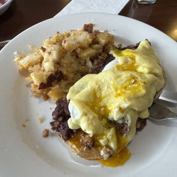 New Britain Diner Restaurant - Irish Benedict with home fries - Diners Near Me - New Britain, Connecticut New Britain Diner Restaurant - Irish Benedict with home fries - Diners Near Me - New Britain, Connecticut