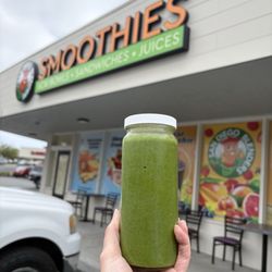 San Diego Blenders - "Hole in One" Smoothie + Banana - Kindly poured into a clean glass bottle I brought with me & brought out to me by a lovely team member