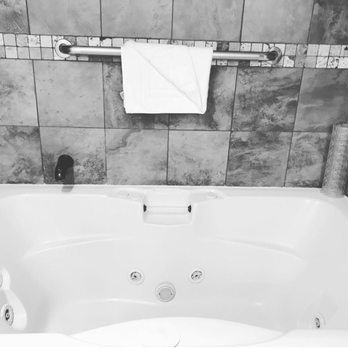 Sunset Inn - Jacuzzi tub big enough for 2! ‍‍‍ - Hotels Near Me - Pacific Grove, California