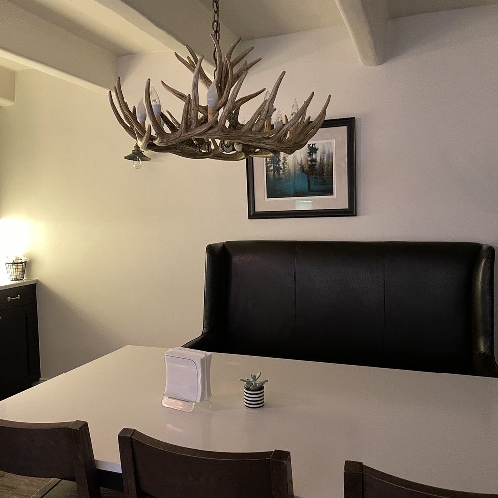 Hotel Durant - Dinning table for breakfast - Hotels Near Me - Aspen, Colorado Hotel Durant - Dinning table for breakfast - Hotels Near Me - Aspen, Colorado
