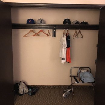 Hotel Burbank - Closet - Hotels Near Me - Burbank, California