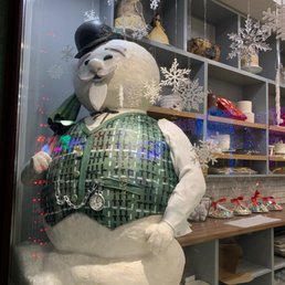 ONE EXAMPLE OF THE HOME BAKERY'S INCREDIBLE WINDOW DISPLAY: THIS IS MADE OUT OF CAKE! ONE EXAMPLE OF THE HOME BAKERY'S INCREDIBLE WINDOW DISPLAY: THIS IS MADE OUT OF CAKE!