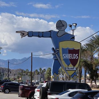 Shields Date Garden - Pointing to the date shakes - Fruits & Veggies Near Me - Indio, California Shields Date Garden - Pointing to the date shakes - Fruits & Veggies Near Me - Indio, California