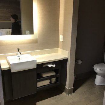 SpringHill Suites by Marriott Springdale Zion National Park - Bathroom of Queen larger suite - Hotels Near Me - Springdale, Utah SpringHill Suites by Marriott Springdale Zion National Park - Bathroom of Queen larger suite - Hotels Near Me - Springdale, Utah