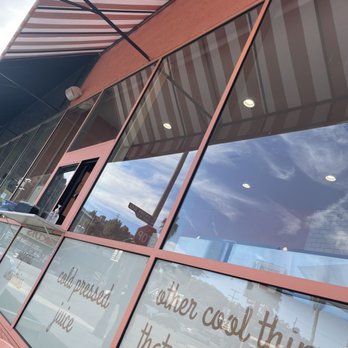 Whata Peach - Order window - Juice Bars & Smoothies Near Me - Studio City, California Whata Peach - Order window - Juice Bars & Smoothies Near Me - Studio City, California