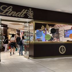 Centre Eaton de Montréal - One of the best chocolatiers au monde