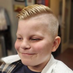 American Male Hair Salon - Haircut by Allison Savoy