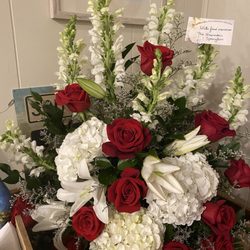 Coastal Blooms Florist - Beautiful custom floral arrangement