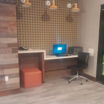 Hampton Inn Riverside Downtown - Work station in the lobby - Hotels Near Me - Riverside, California