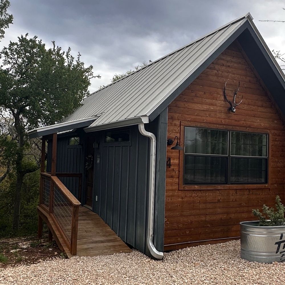 Hill Country Premier Lodging - Guest Houses Near Me - Wimberley, Texas