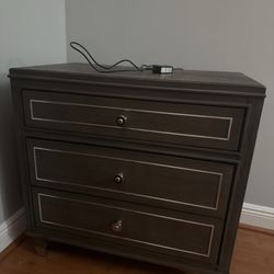 The Salvation Army - Nightstand in perfect condition.