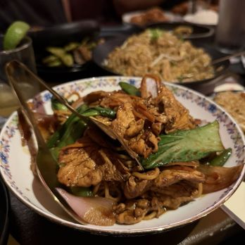 Yao’s - Chicken Lo Mein - Chinese Near Me - Oviedo, Florida Yao’s - Chicken Lo Mein - Chinese Near Me - Oviedo, Florida