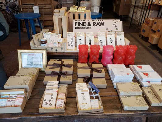 FINE & RAW Chocolate by null