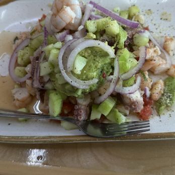La Laguna Azul - Tostada de Camarón, pulpo y verdura - Seafood Near Me - Mexicali, BCN