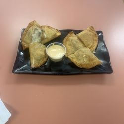 Restaurant y Pupuseria Los Veliz - Empanadas