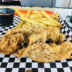 Foxhole Craft Beer Shop & Kitchen - Chicken tenders and fries