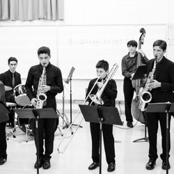 Jazz music classes for youth (10-18) and adults offered in San Diego. Learn from top-tier professionals and award winning teachers.