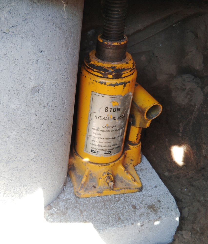 Slide of Emmanuel Handyman