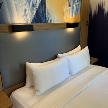 Aloft by Marriott New York Brooklyn - Comfy bed - Hotels Near Me - Brooklyn, New York Aloft by Marriott New York Brooklyn - Comfy bed - Hotels Near Me - Brooklyn, New York
