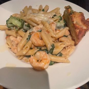 Rainforest Cafe - Rasta Pasta with Alfredo - American Near Me - Grapevine, Texas Rainforest Cafe - Rasta Pasta with Alfredo - American Near Me - Grapevine, Texas