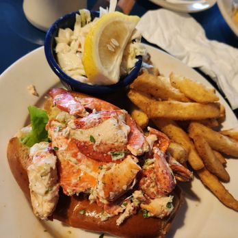 Boston Sail Loft - Lobster sandwich - Bars Near Me - Boston, Massachusetts