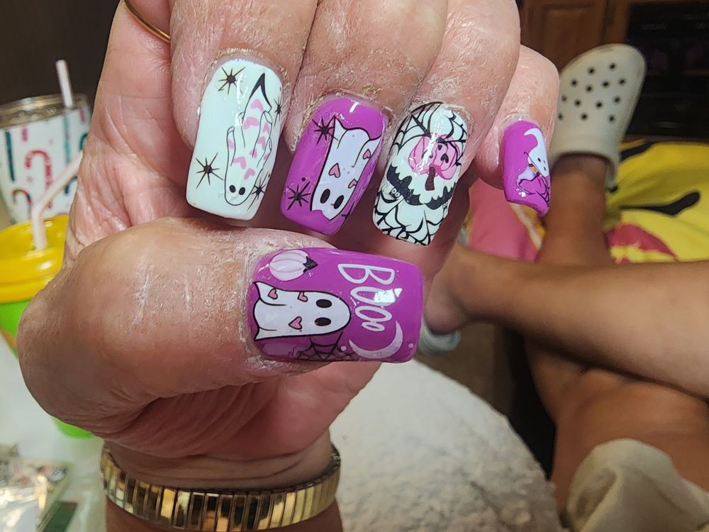 Acrylic Nails Logo