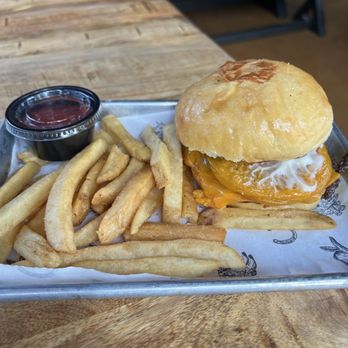 Long Weekend - Kids burger - New American Near Me - Houston, Texas