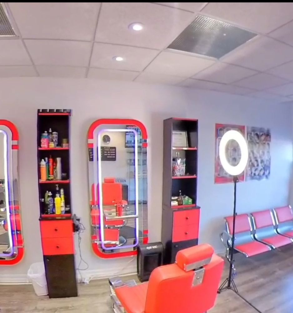 Safari Barbershop Logo