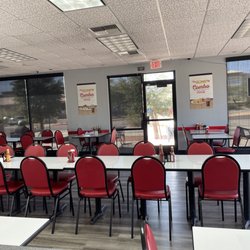 Dinos Gyros - Cute and classic diner atmosphere