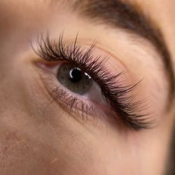Em Beauty Lounge - Hybrid wispy look