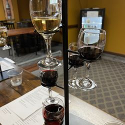 Vinomondo Winery - Wine flight.