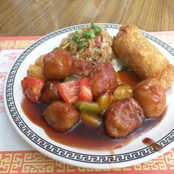 Wong's Restaurant - Sweet and sour chicken lunch special