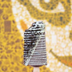 Morelia Gourmet Paletas - Chocolate Fudgy Brownie Paleta dipped in White Chocolate, topped with Oreo Cookie Crumbs, and drizzled with White Chocolate