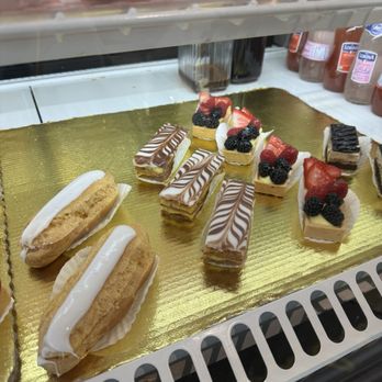 Les Pascals - Eclair - Bakeries Near Me - Glen Ellen, California