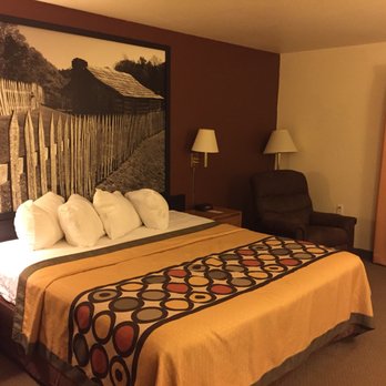 Super 8 by Wyndham Louisa - Hotels Near Me - Louisa, Kentucky