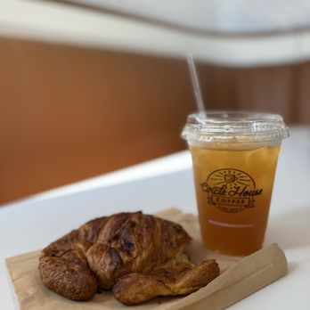 Circle House Coffee - Croissant and mango tea lemonade - Cafes Near Me - Fort Lauderdale, Florida Circle House Coffee - Croissant and mango tea lemonade - Cafes Near Me - Fort Lauderdale, Florida