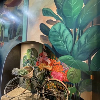 Sit lo Saigon - Pretty mural work inside! - Vietnamese Near Me - Elk Grove, California