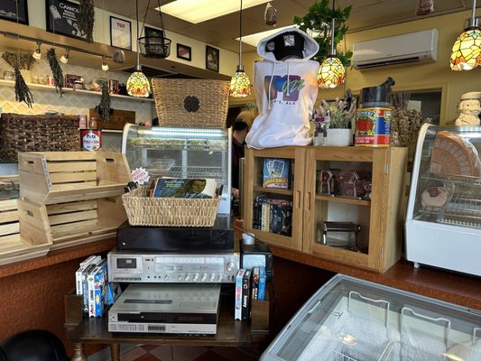 Eddie’s Little Shop & Deli by null