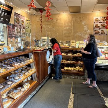 An Xuyen Bakery - Interior - Bakeries Near Me - Portland, Oregon An Xuyen Bakery - Interior - Bakeries Near Me - Portland, Oregon