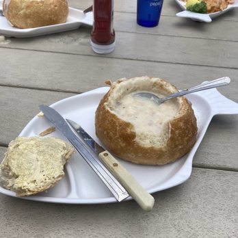Mo's Seafood & Chowder - Clam chowder in bread bowl - American Near Me - Astoria, Oregon Mo's Seafood & Chowder - Clam chowder in bread bowl - American Near Me - Astoria, Oregon