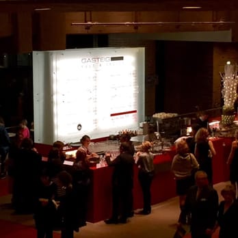 Gasteig - Die Bar im ersten Obergeschoss, man kann für die Pausen reservieren, um nicht anstehen zu müssen - Performing Arts Near Me - Munich, BY