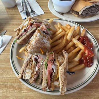 Renee's Cafe - Crispy Chicken Club Sandwich   It was really good, and the service was quite nice. - Breakfast & Brunch Near Me - Lakeport, California