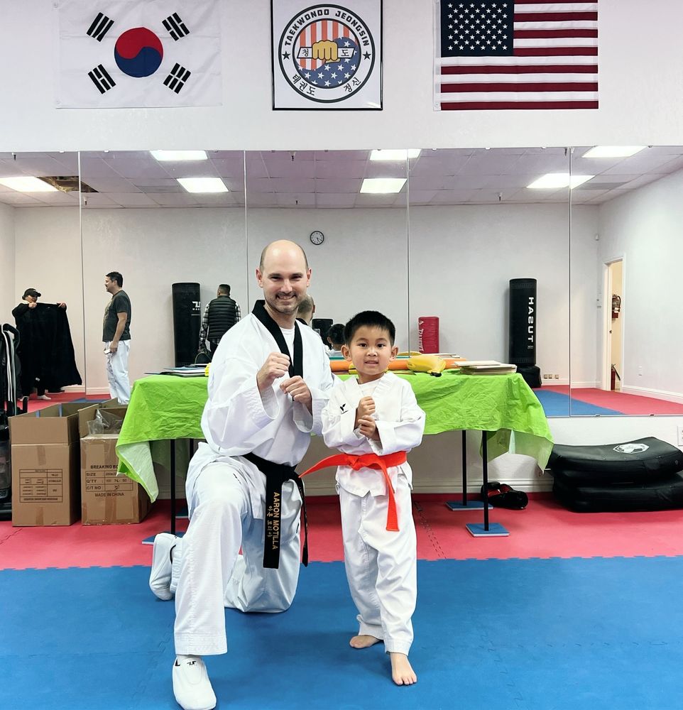 Taekwondo Jeongsin Logo