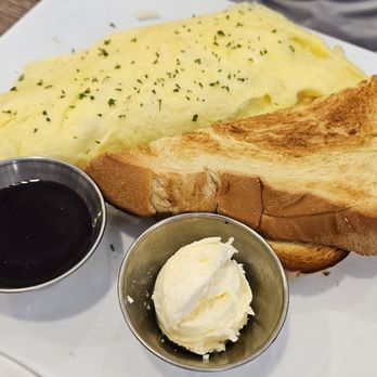 Teaspoon - Three little pigs omelet - Breakfast & Brunch Near Me - Tucson, Arizona