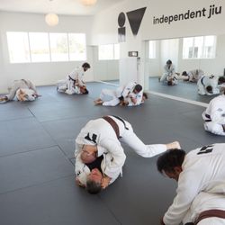 Independent Jiu-Jitsu - Get your roll on