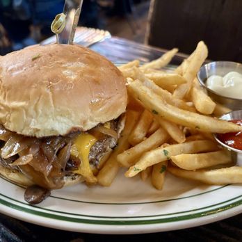 Brasserie Saint James - Brasserie Burger - Comfort Food Near Me - Reno, Nevada