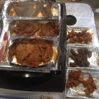 H Mart - Bayside - Grilled pork, chicken & beef sampling table - Korean Near Me - Bayside, New York